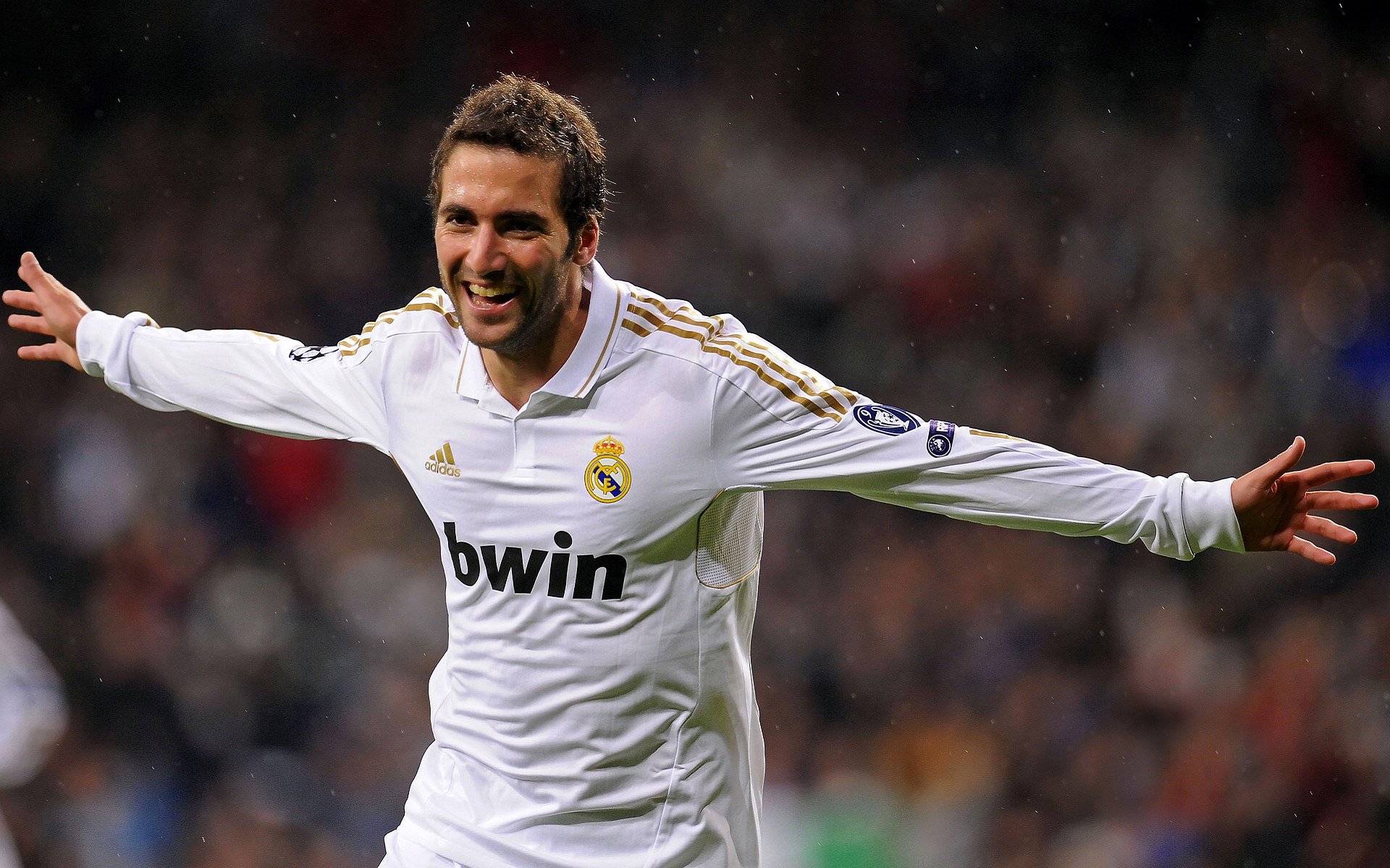 “青少年足球联赛现场嗨翻全场,精彩纷呈”,青少年足球联盟